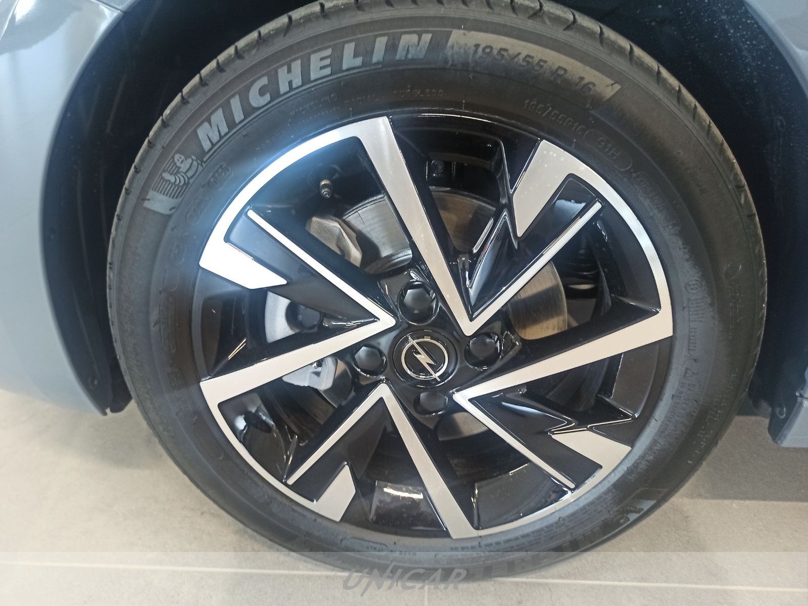 UNICAR Opel Corsa