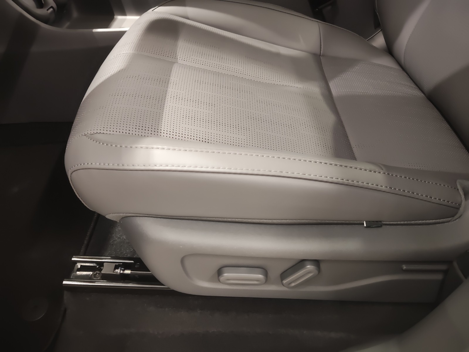 UNICAR Leapmotor B10