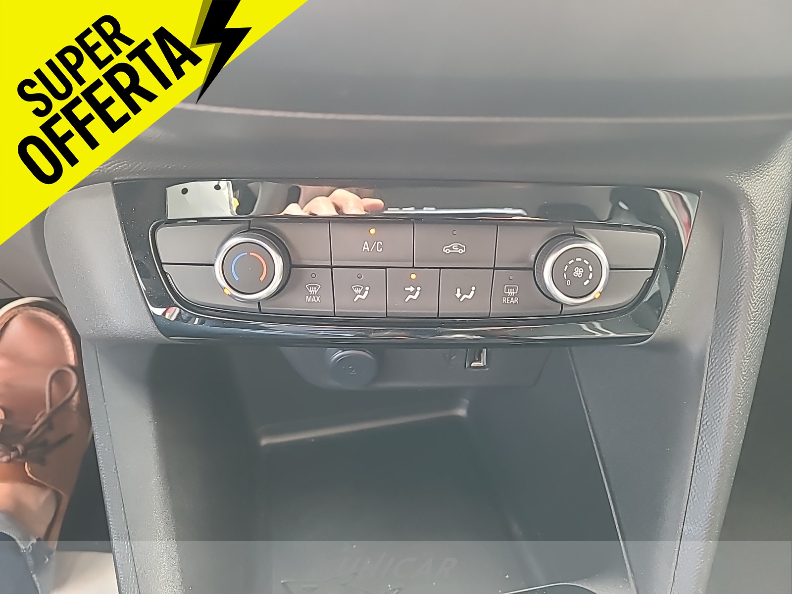 UNICAR Opel Corsa