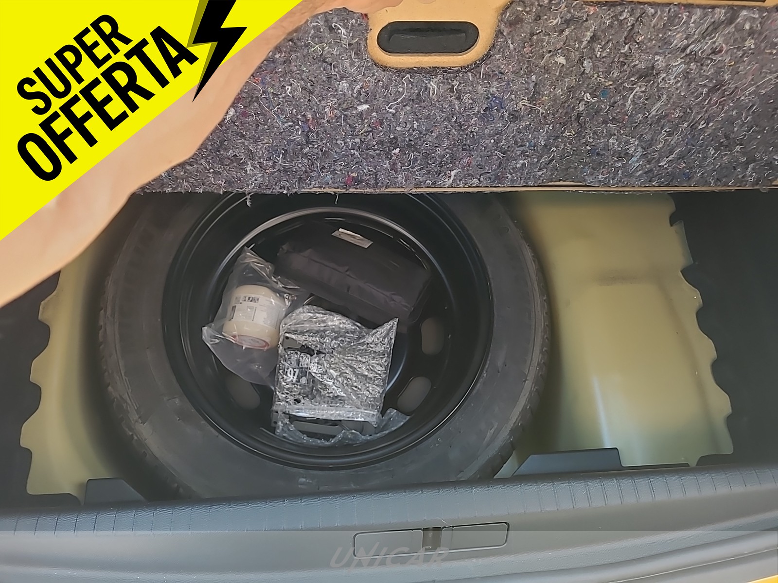 UNICAR Peugeot 208