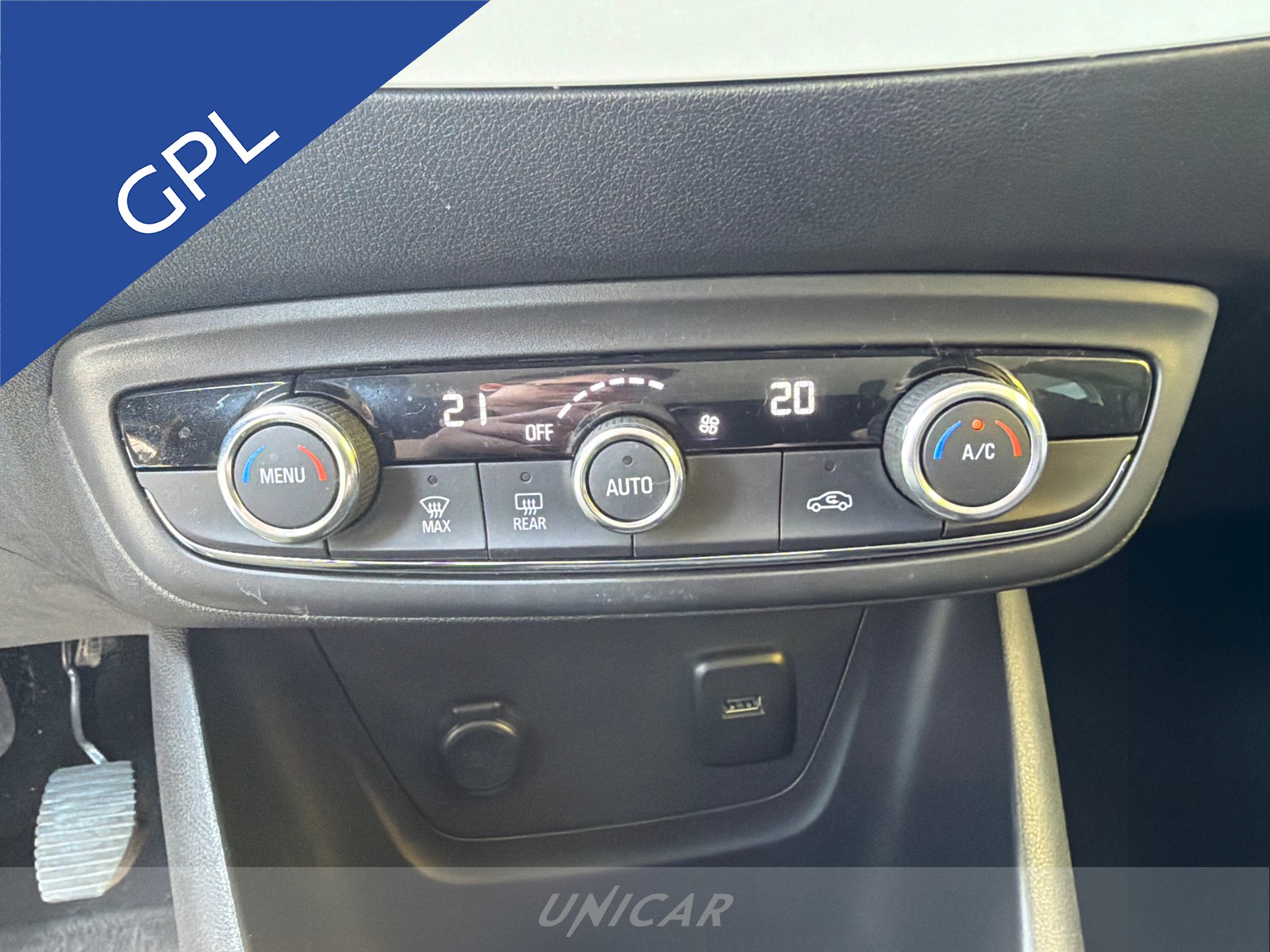UNICAR Opel Crossland
