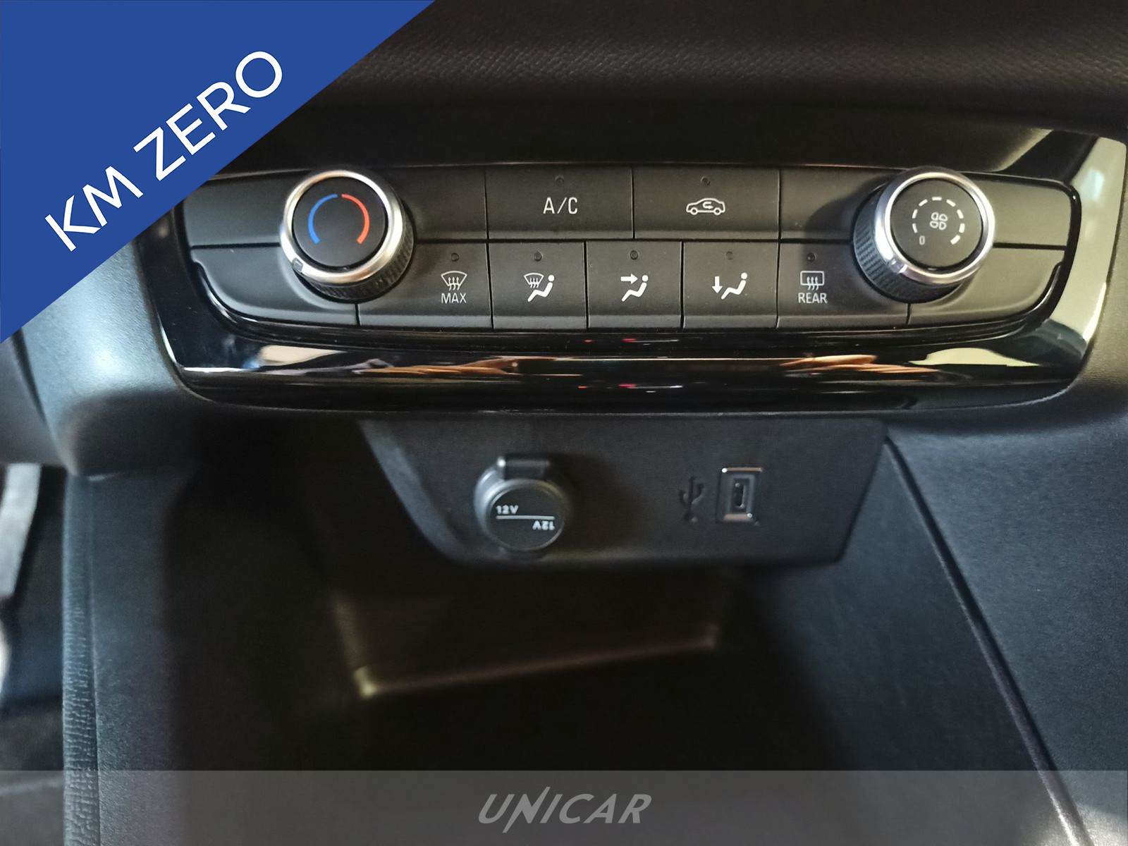 UNICAR Opel Corsa