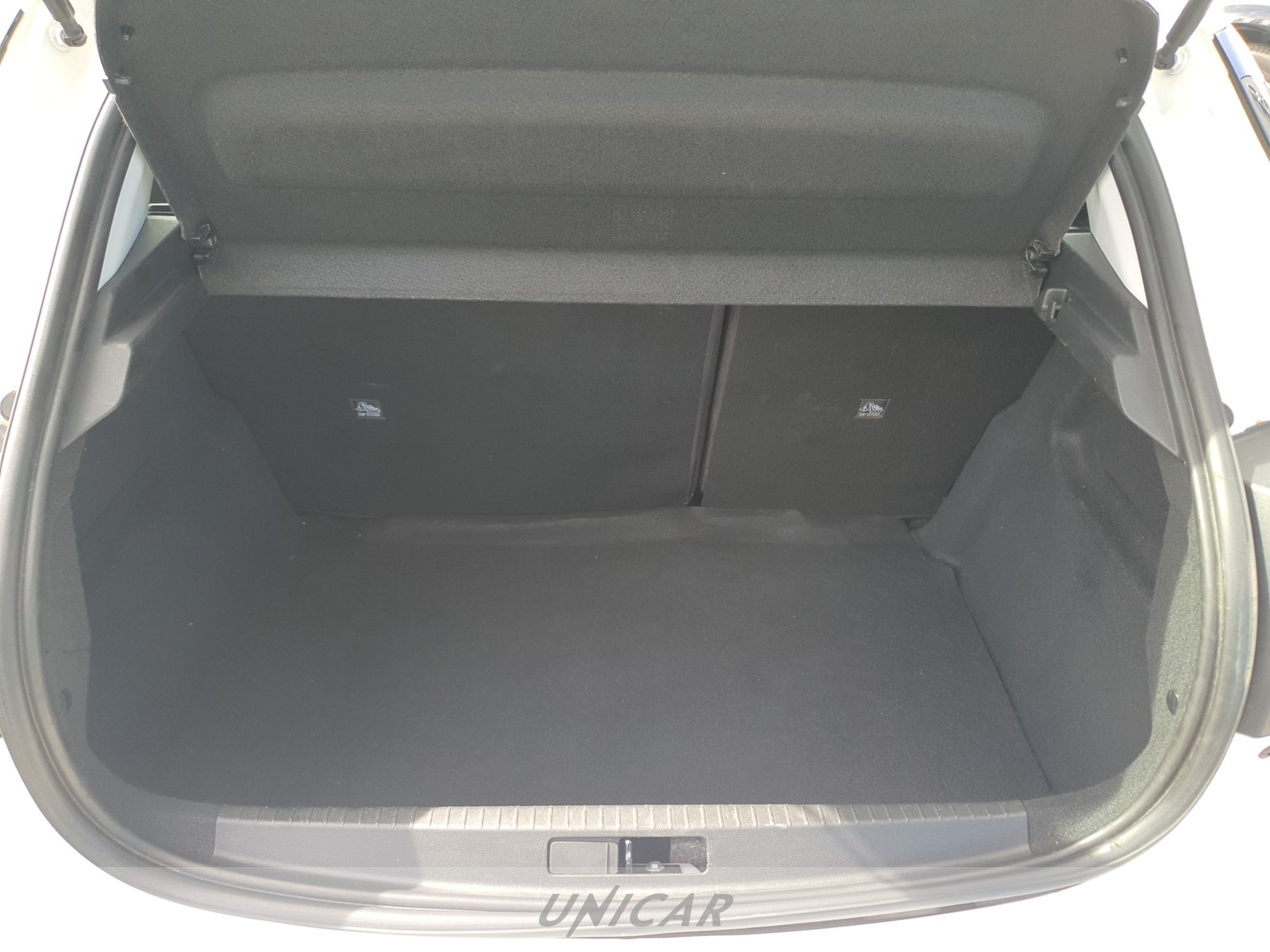 UNICAR Opel Corsa