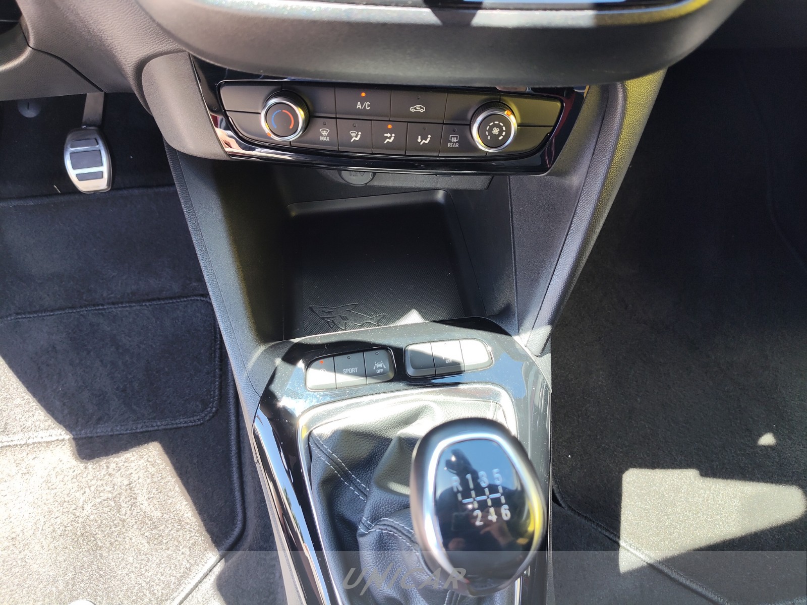 UNICAR Opel Corsa