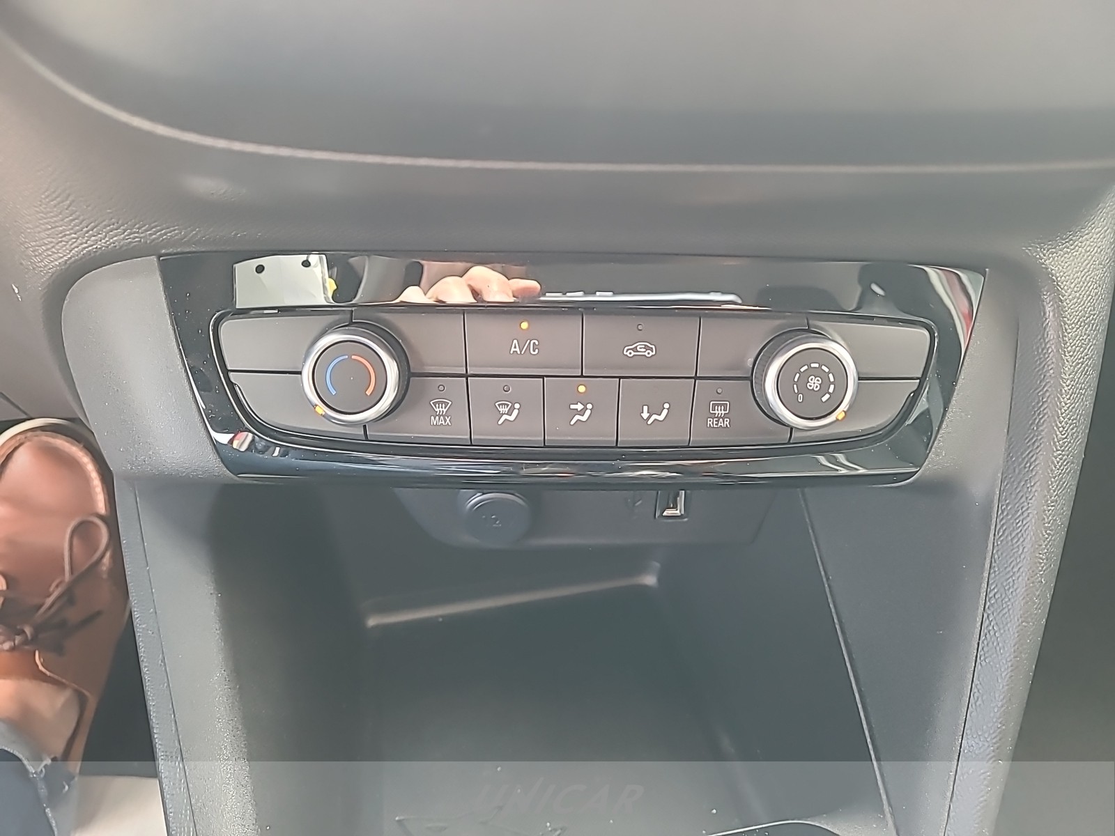 UNICAR Opel Corsa