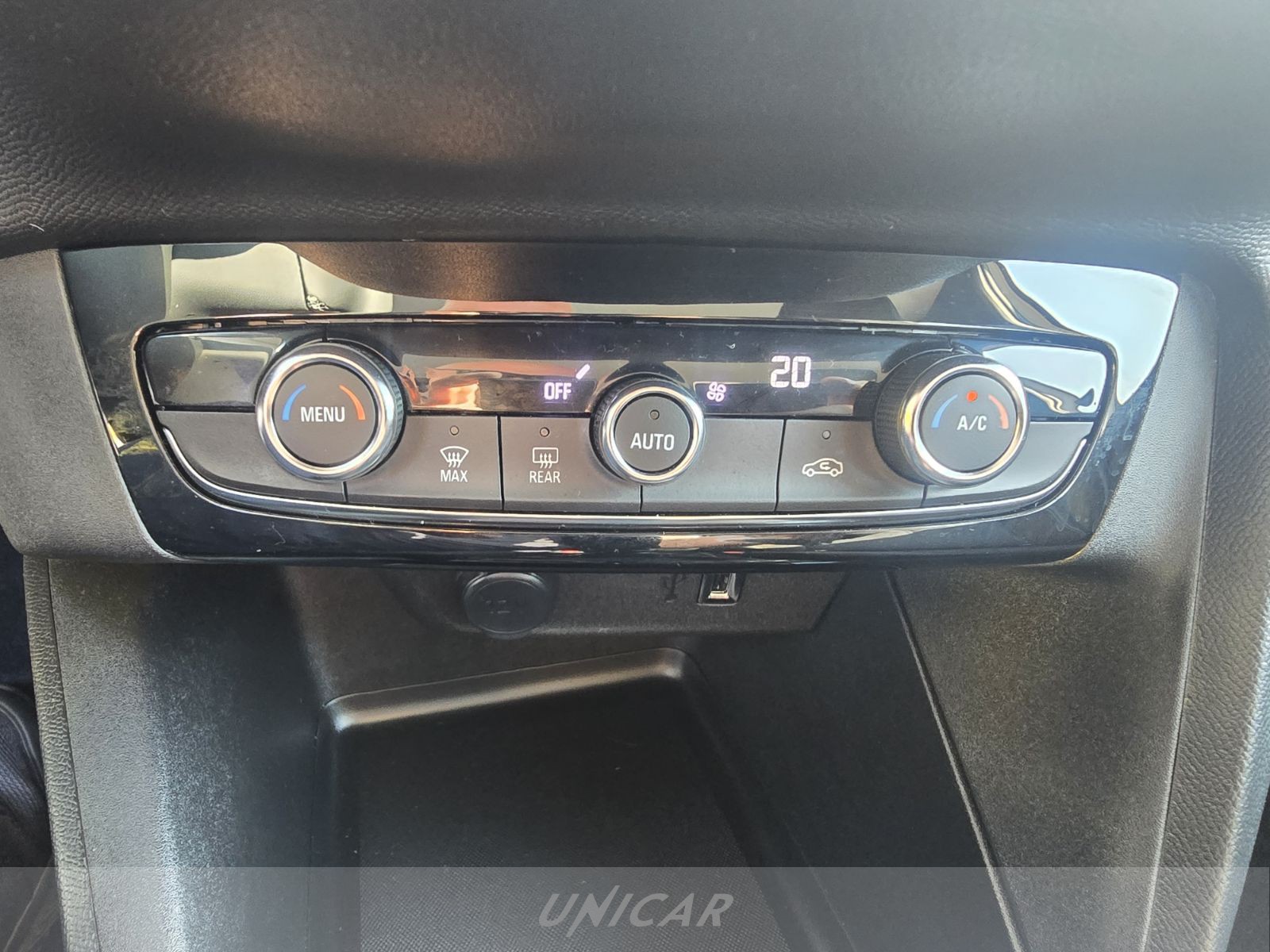 UNICAR Opel Corsa
