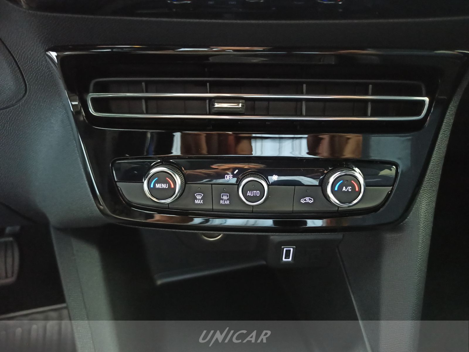 UNICAR Opel Mokka