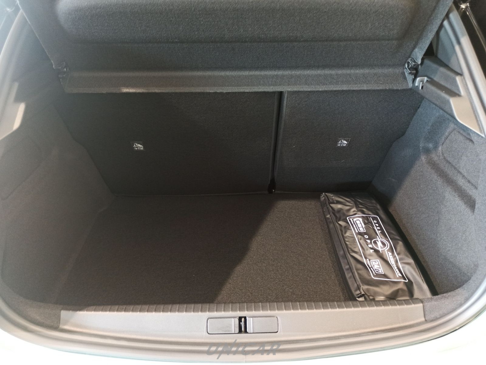 UNICAR Opel Corsa