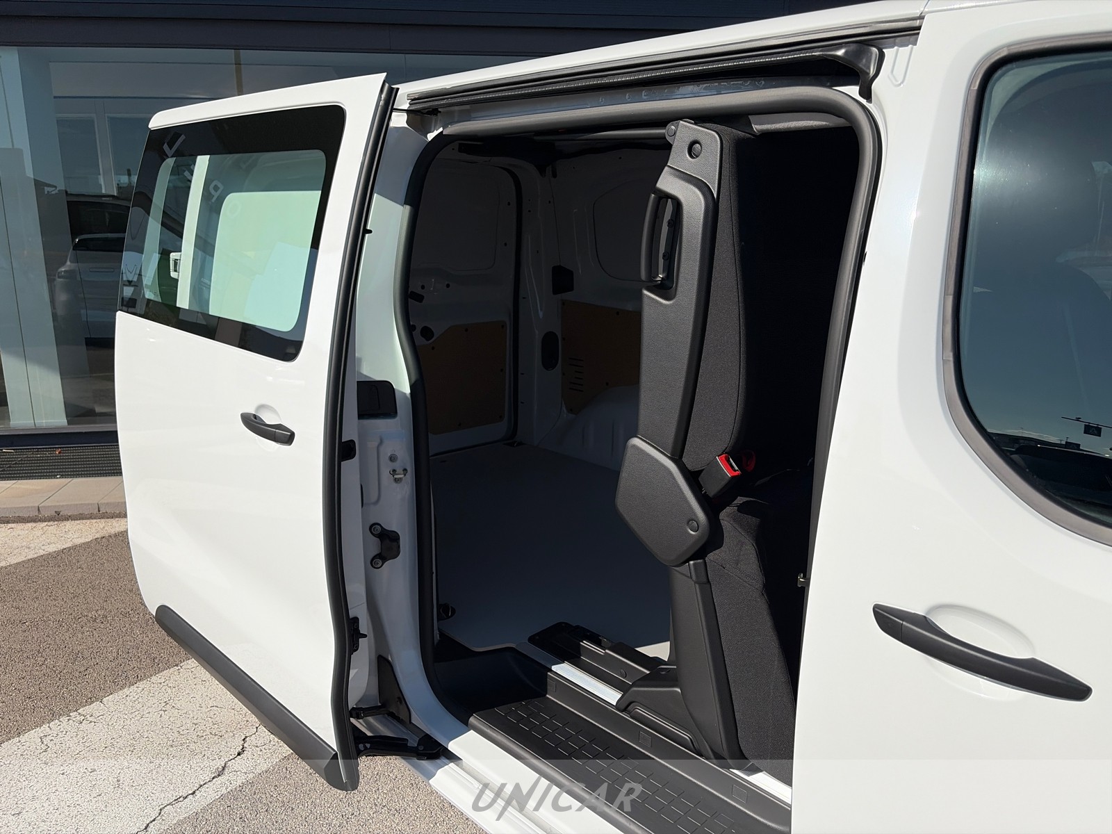 UNICAR Opel Vivaro