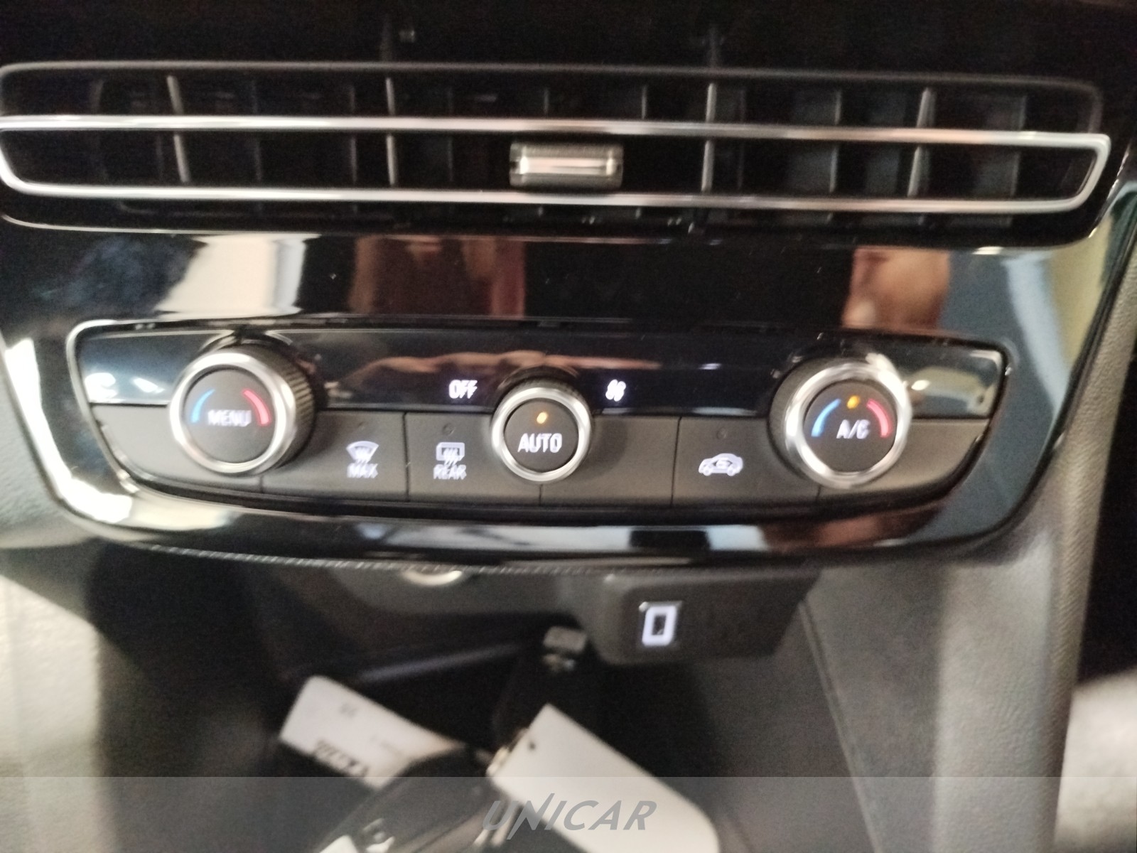UNICAR Opel Mokka