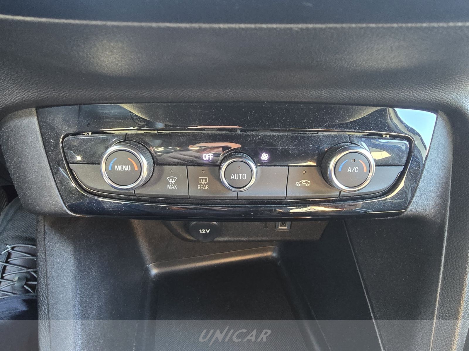 UNICAR Opel Corsa