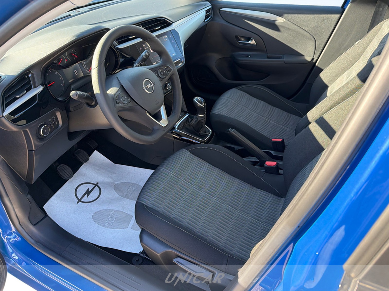 UNICAR Opel Corsa