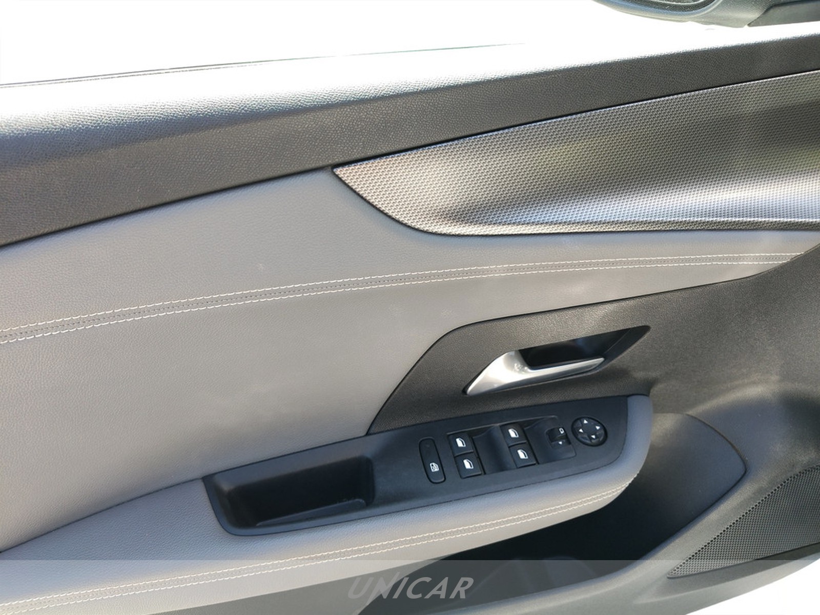 UNICAR Opel Mokka