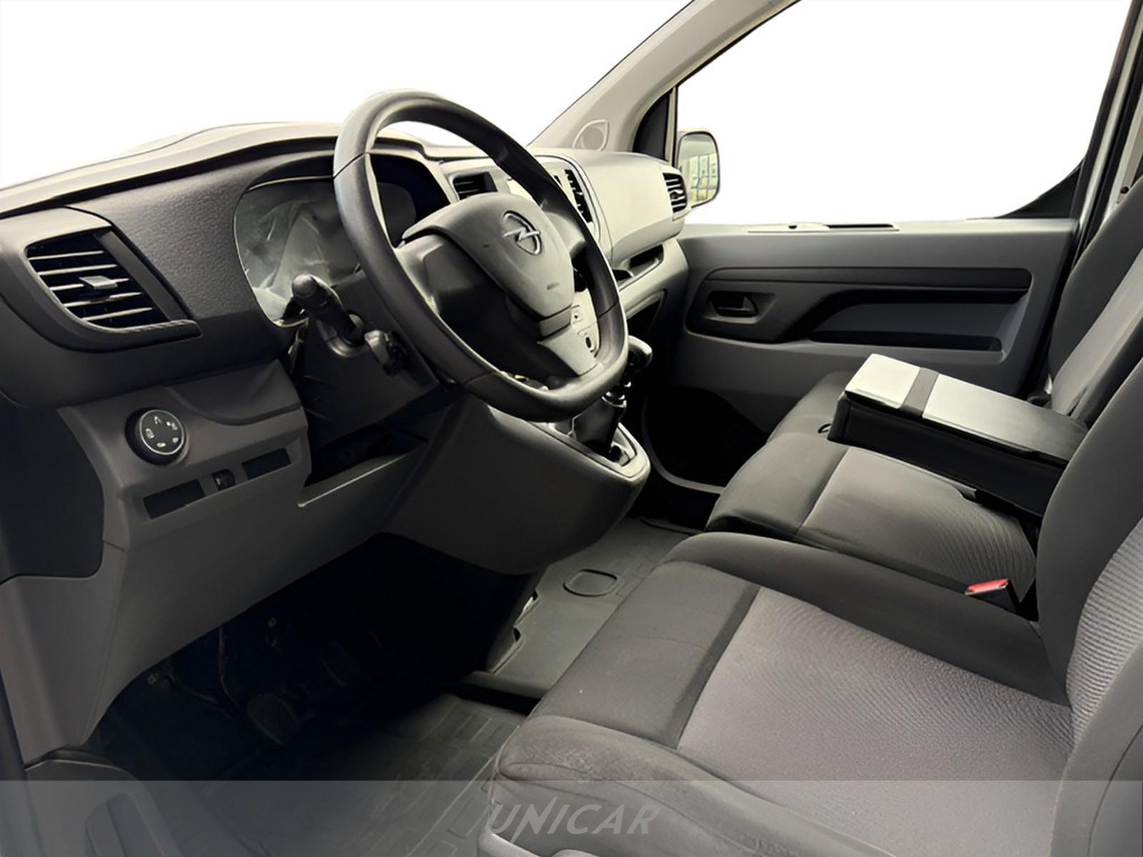 UNICAR Opel Vivaro