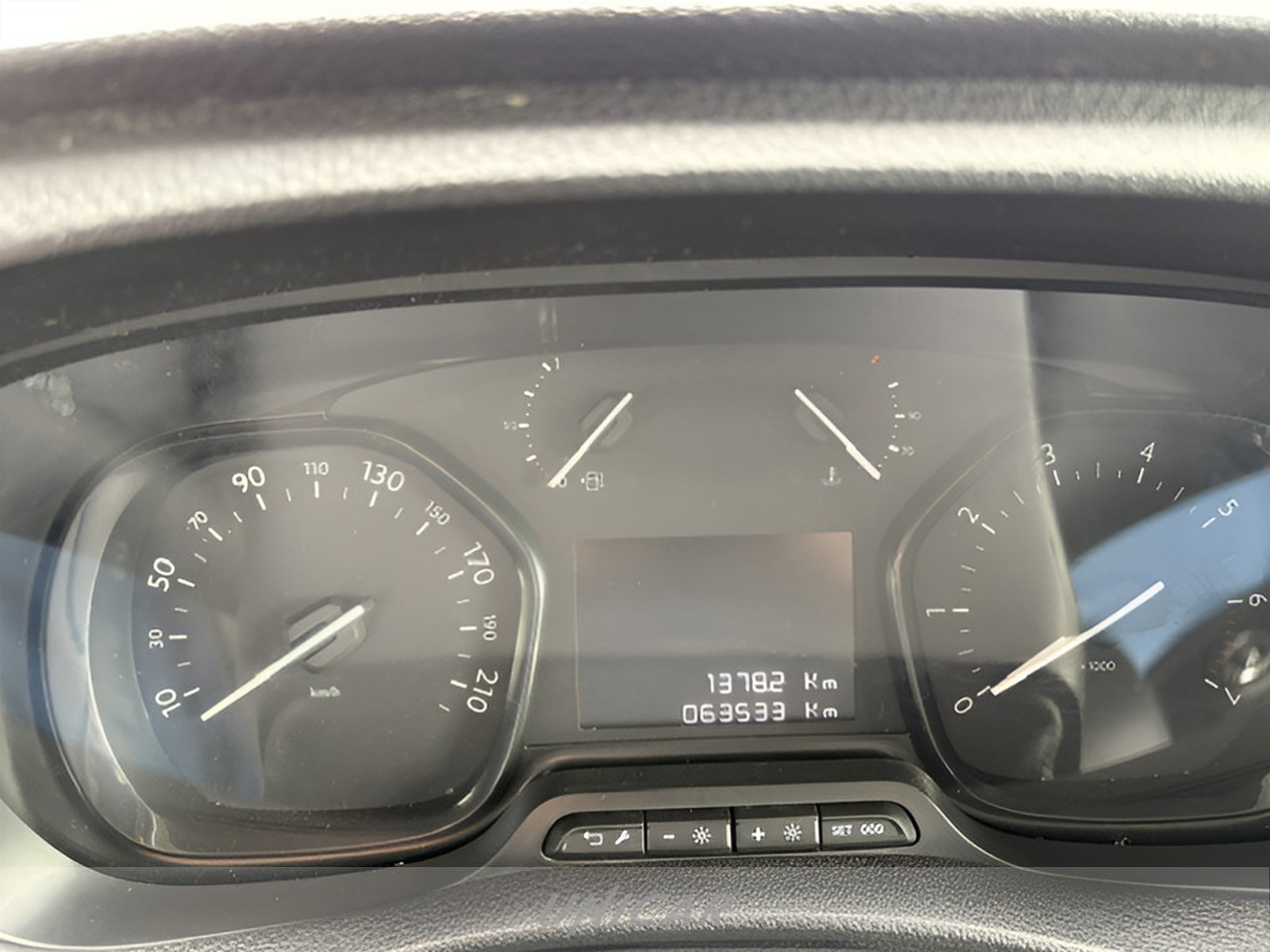 UNICAR Opel Vivaro