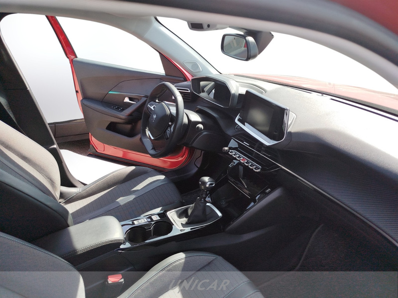 UNICAR Peugeot 2008