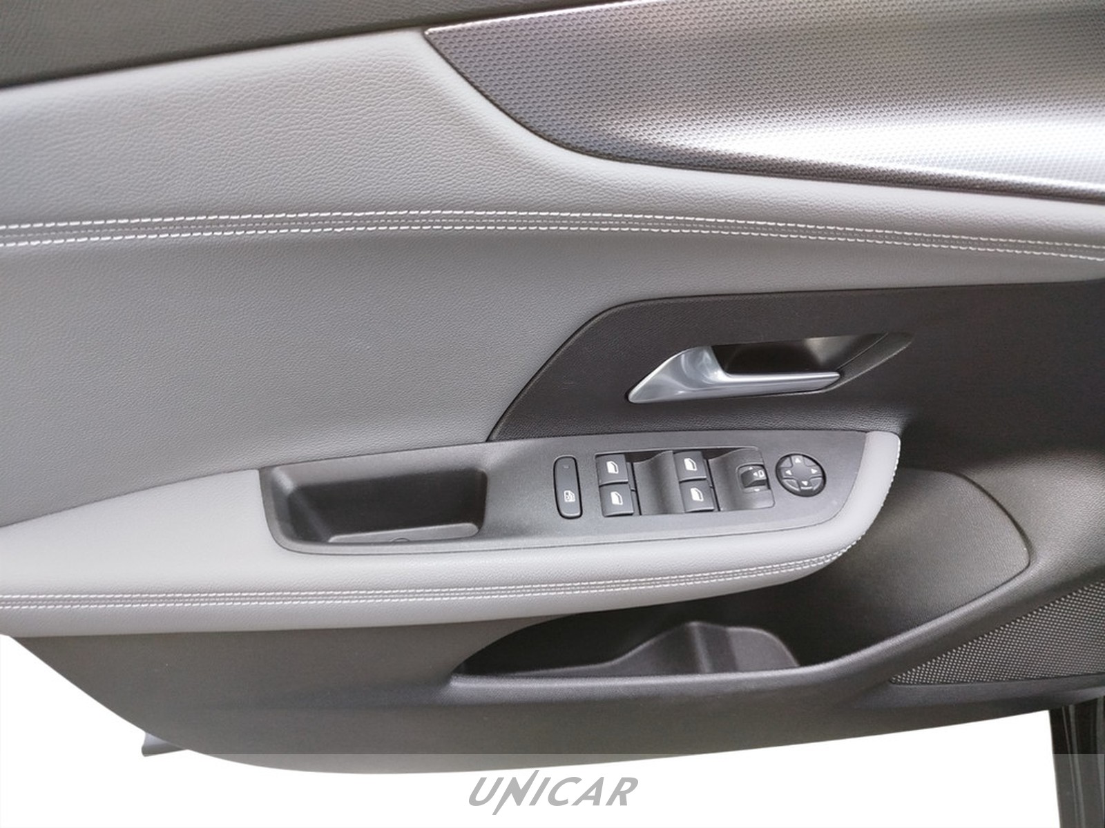 UNICAR Opel Mokka