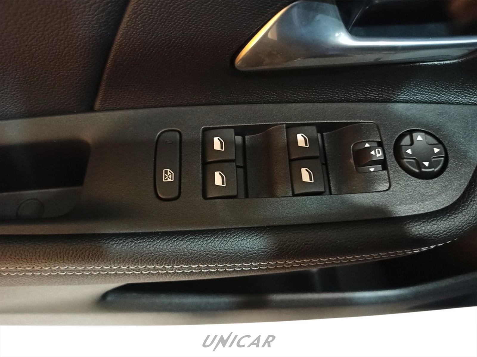 UNICAR Opel Mokka