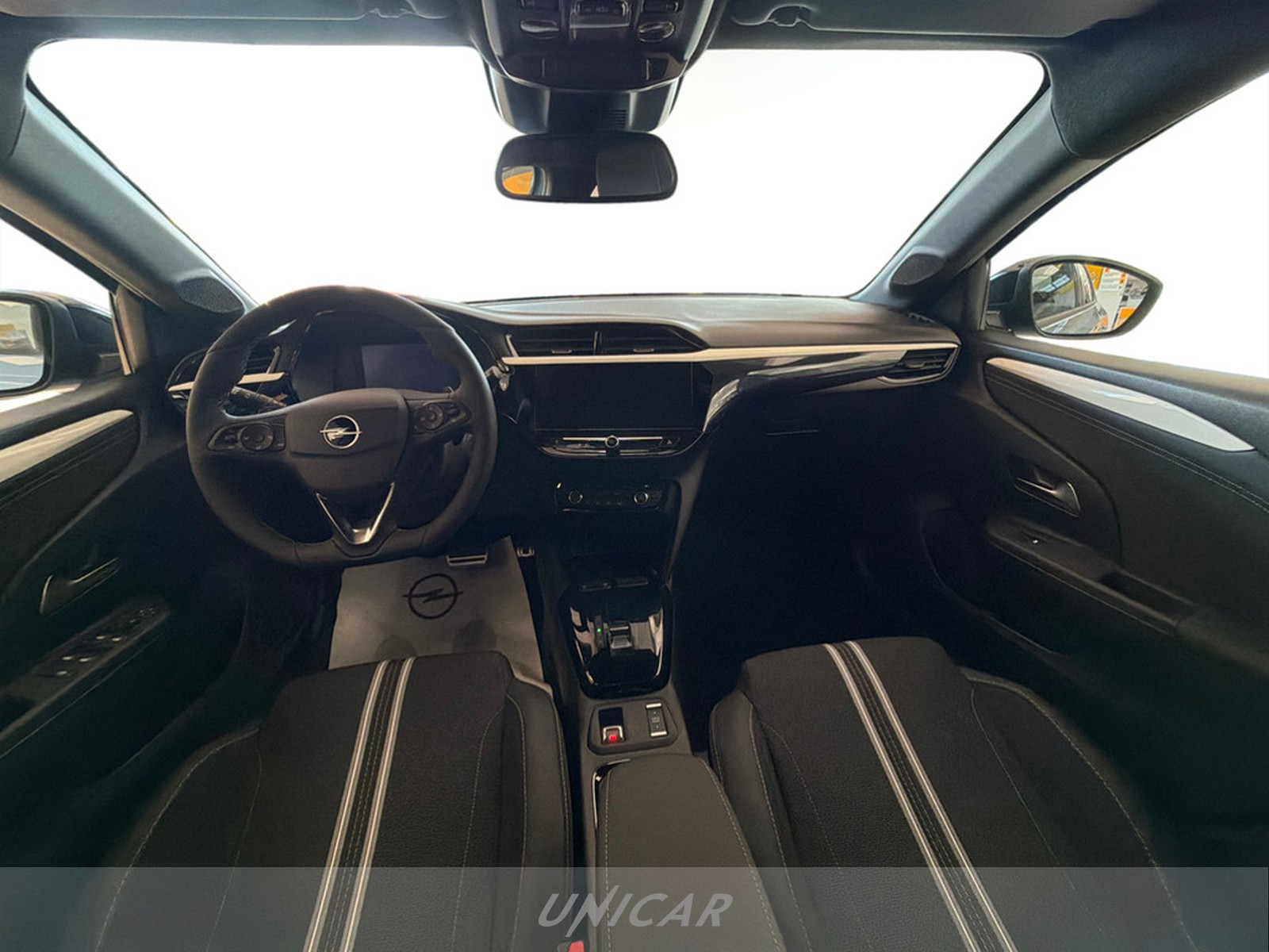 UNICAR Opel Corsa