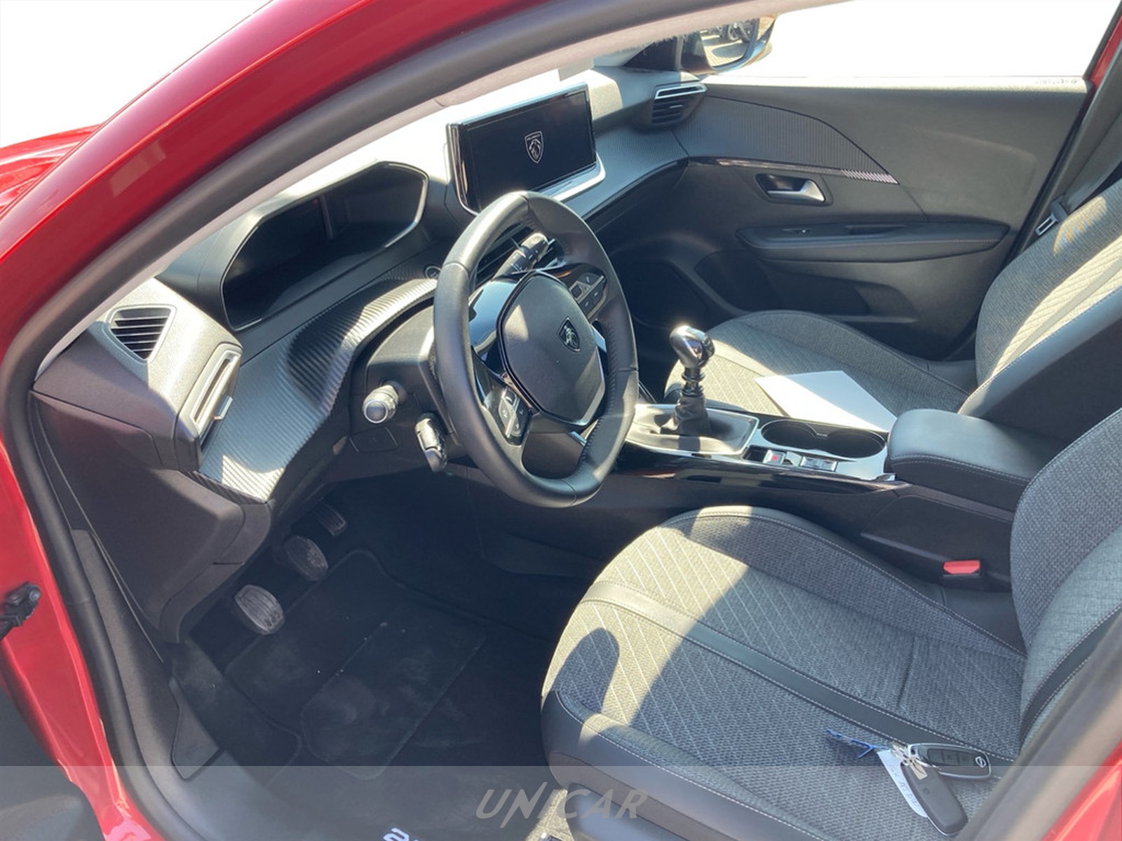 UNICAR Peugeot 208