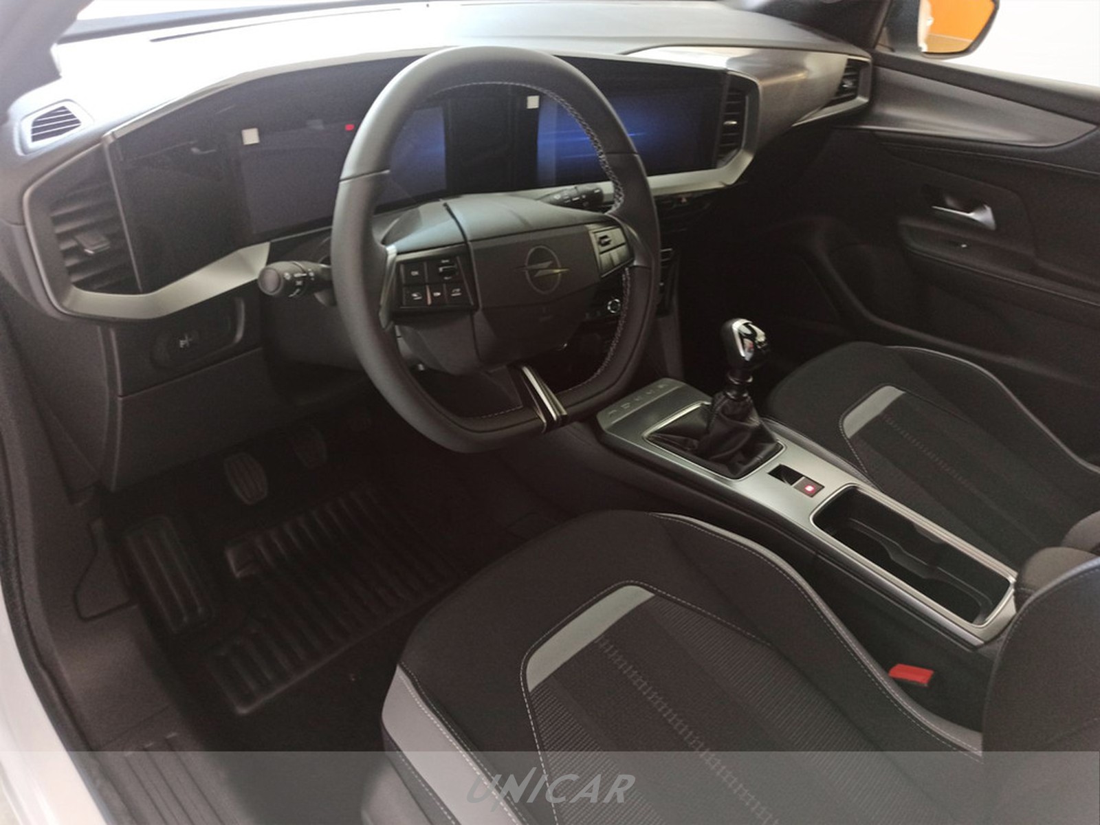 UNICAR Opel Mokka