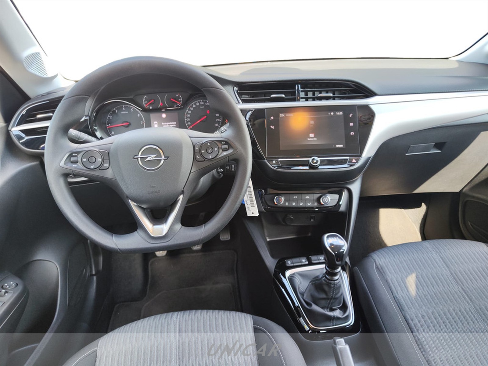 UNICAR Opel Corsa