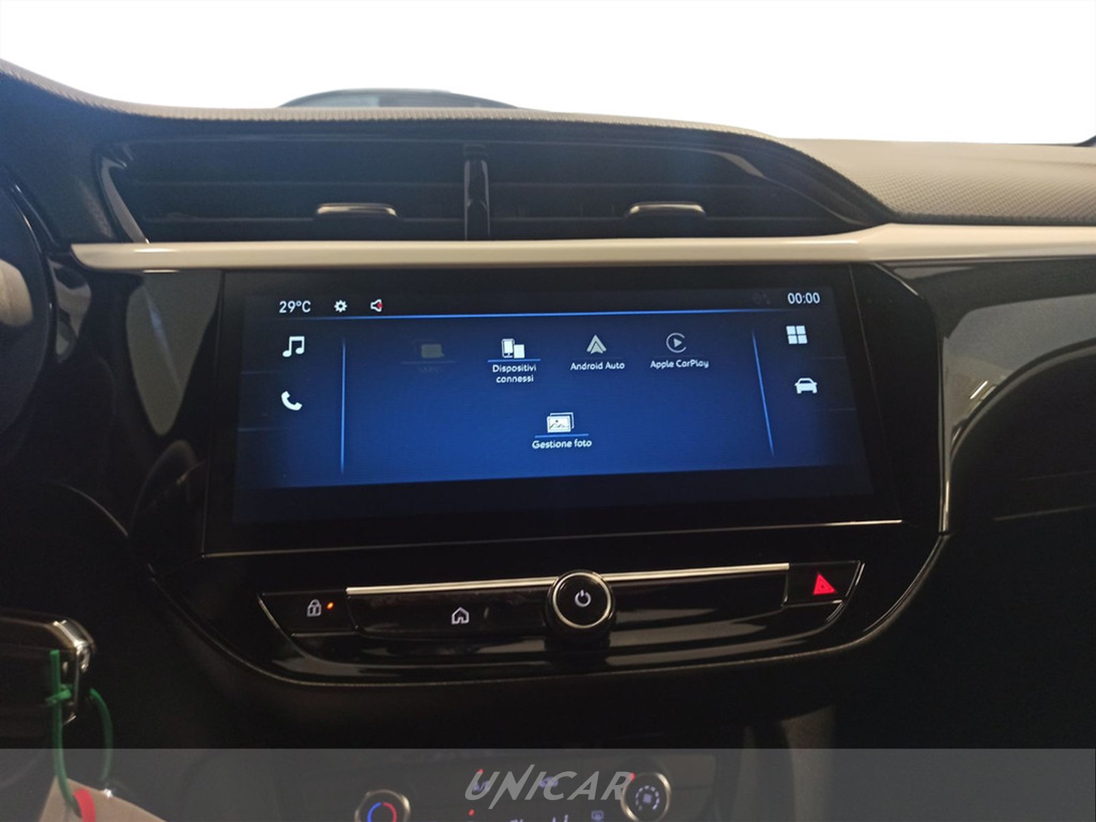 UNICAR Opel Corsa