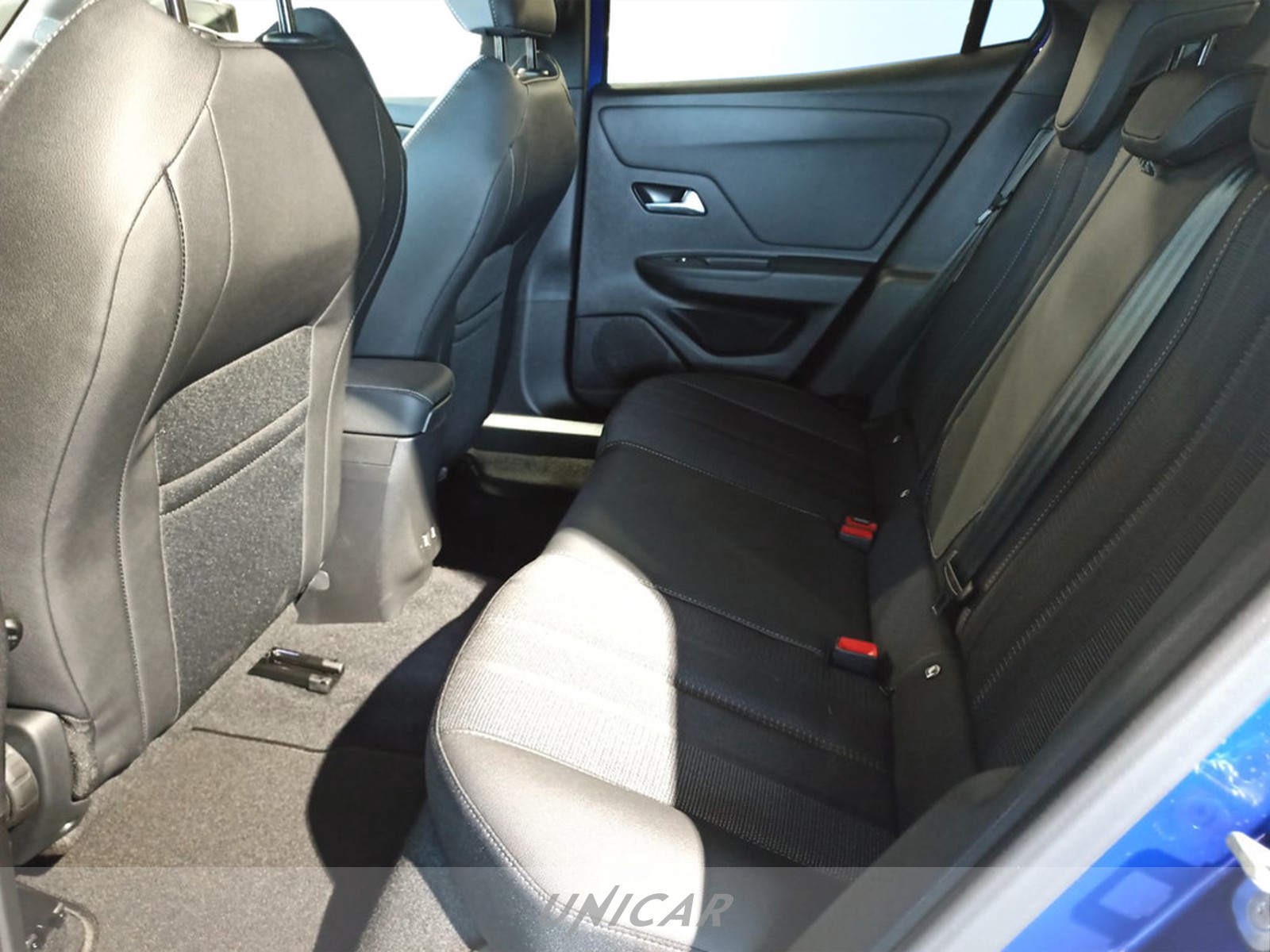 UNICAR Opel Mokka