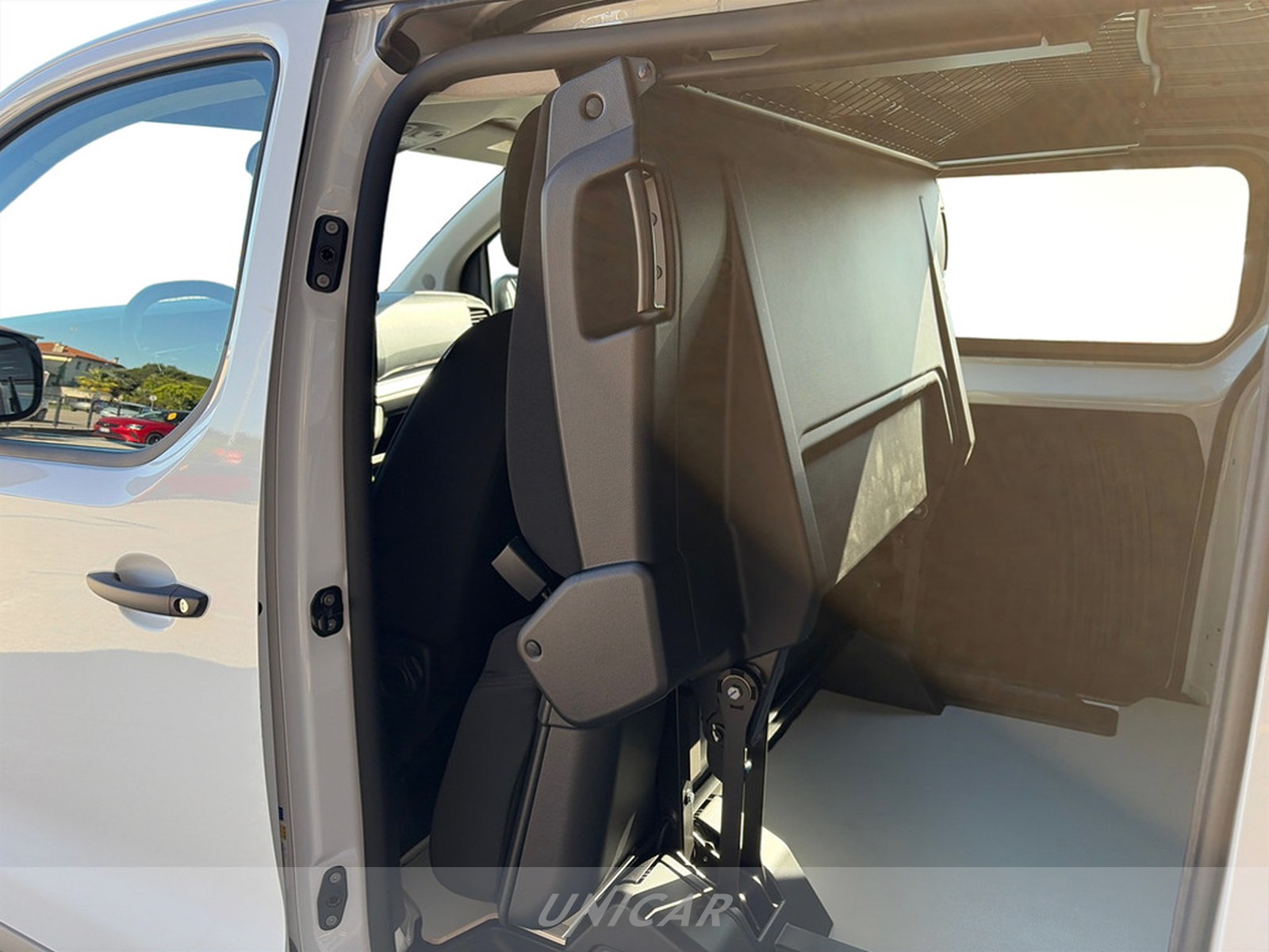 UNICAR Opel Vivaro