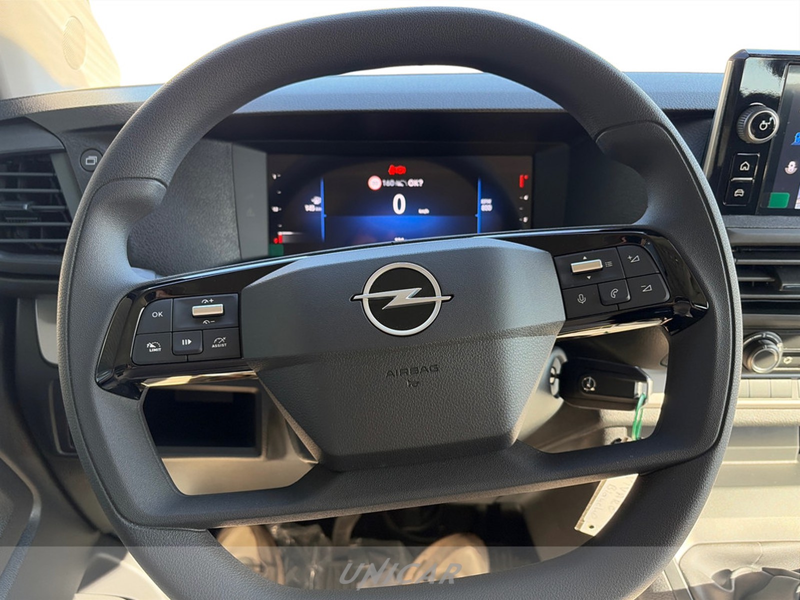UNICAR Opel Vivaro