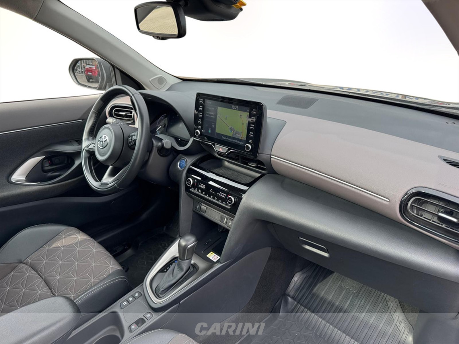 CARINI Toyota yaris cross