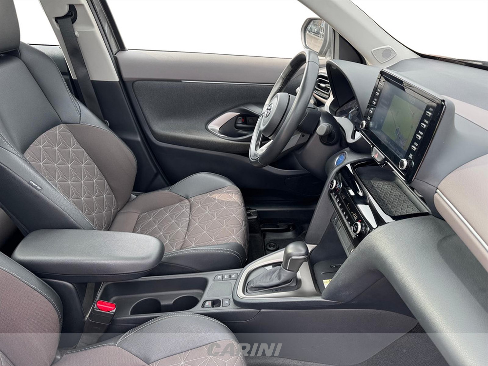 CARINI Toyota yaris cross