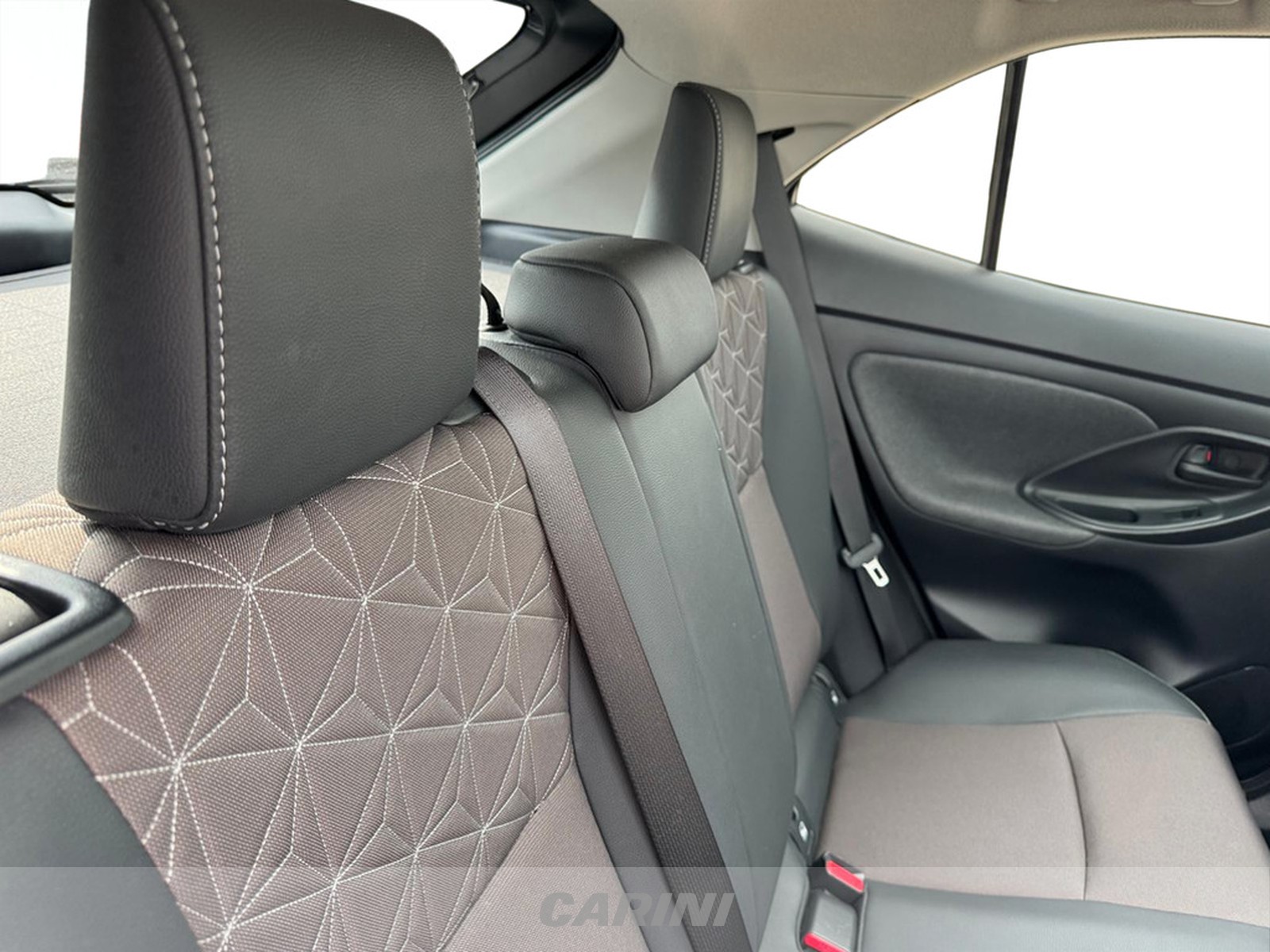 CARINI Toyota yaris cross