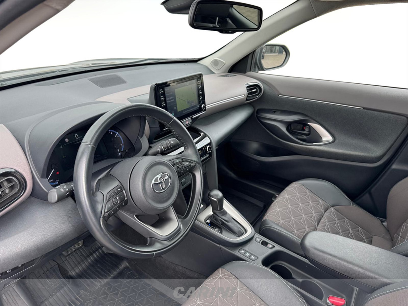 CARINI Toyota yaris cross