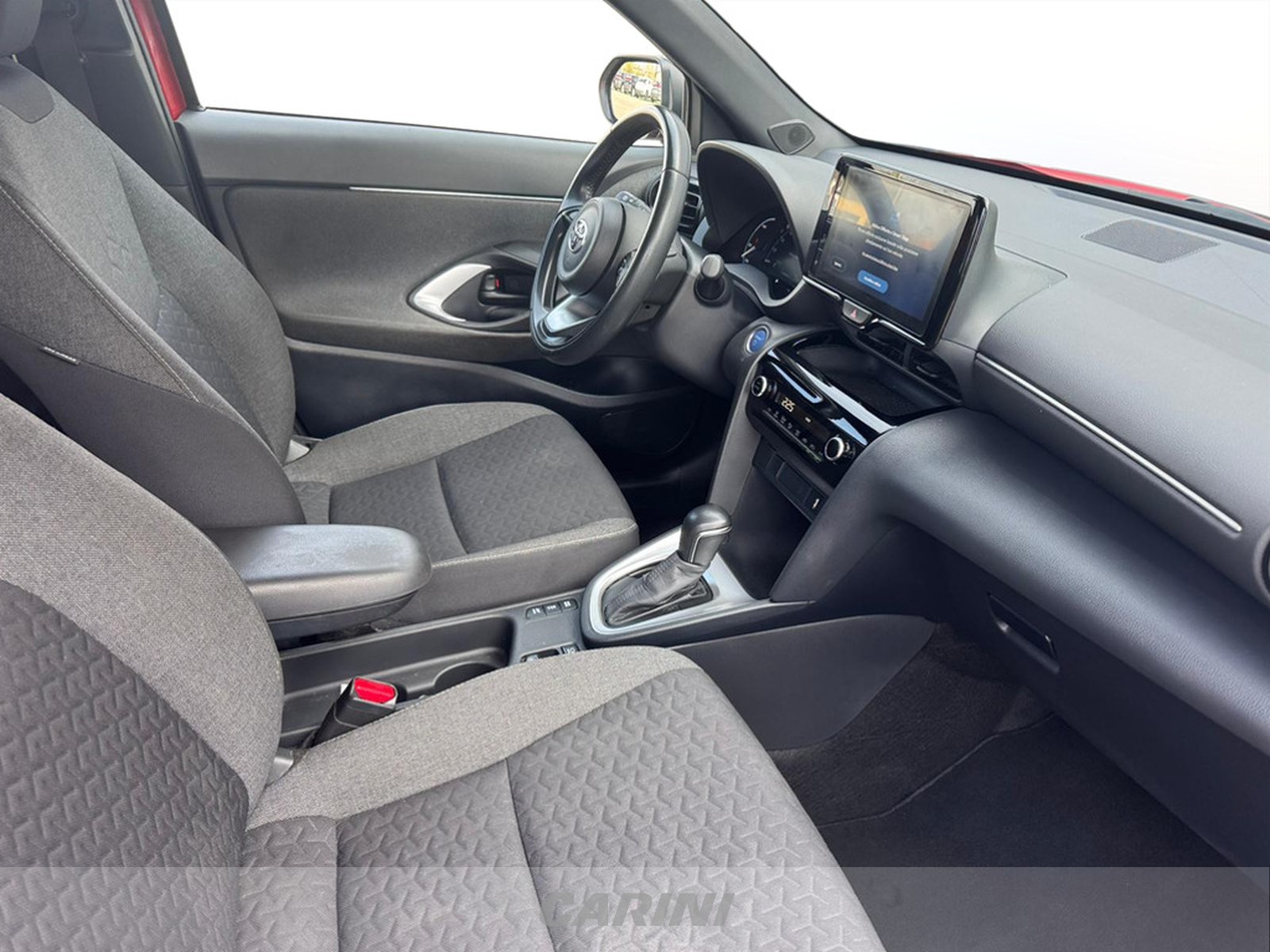 CARINI Toyota yaris cross