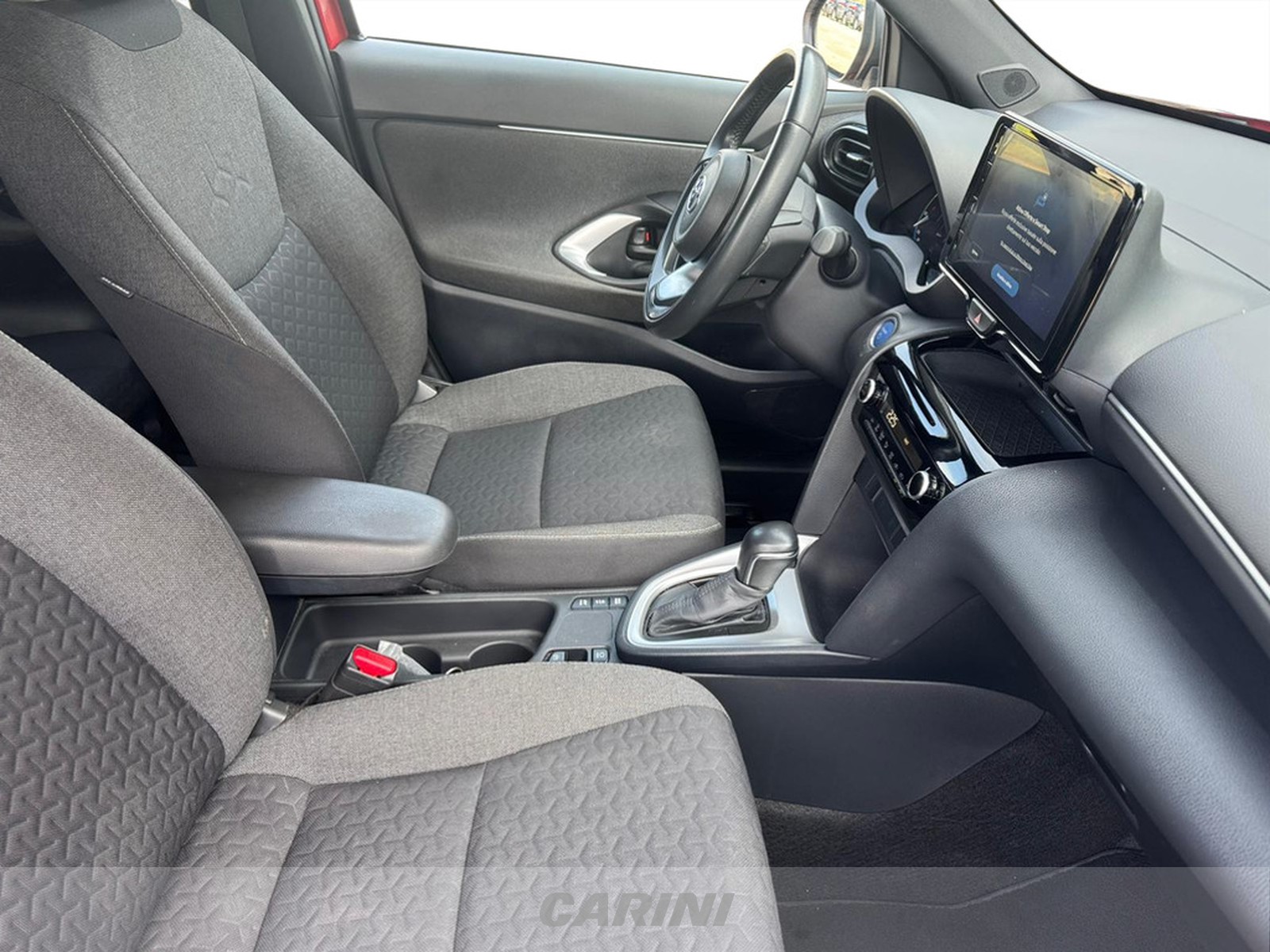 CARINI Toyota yaris cross