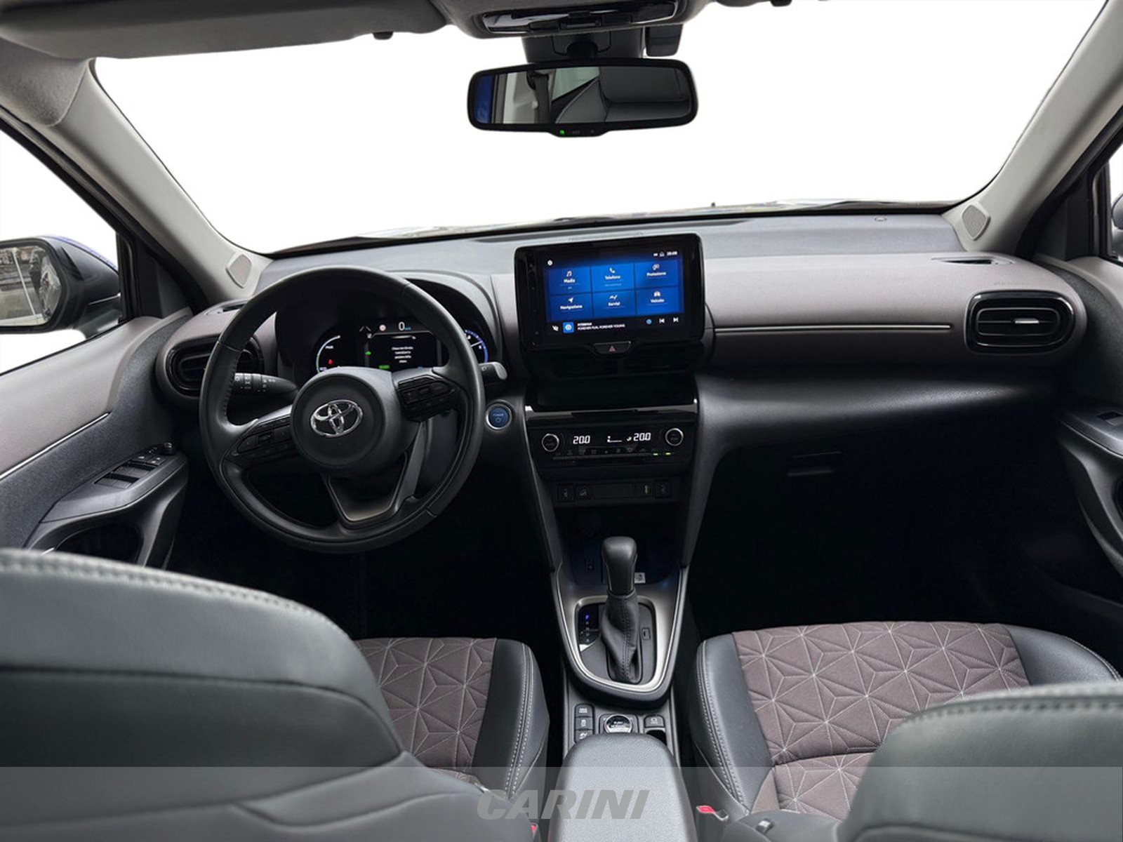 CARINI Toyota yaris cross