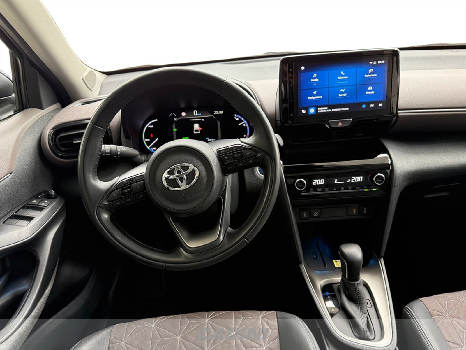 CARINI Toyota yaris cross