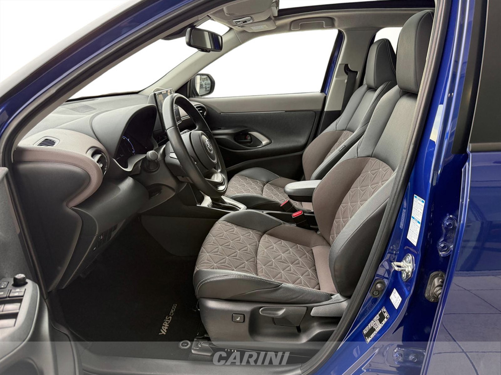CARINI Toyota yaris cross