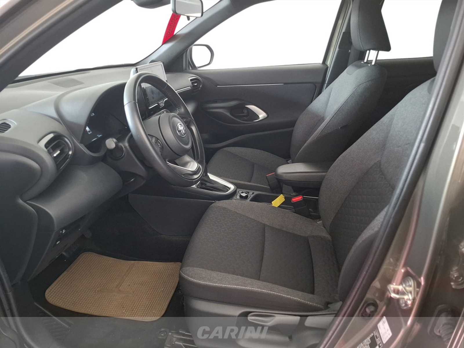 CARINI Toyota yaris cross