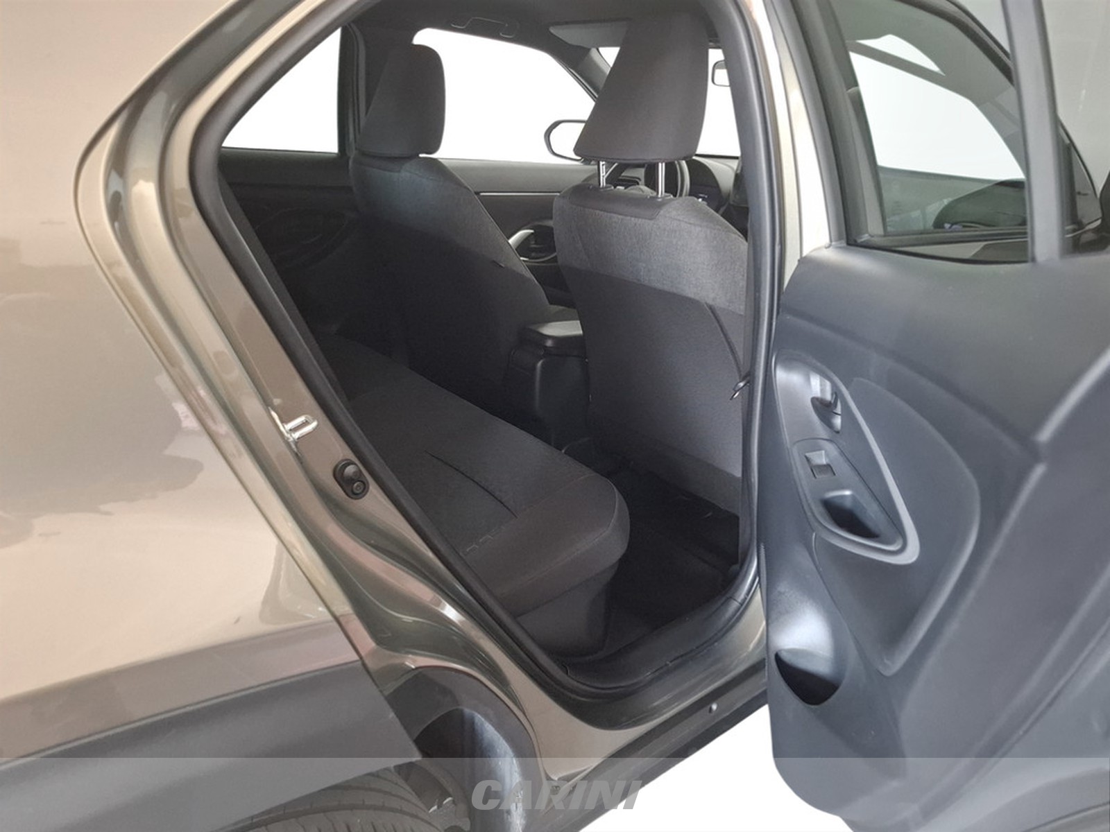 CARINI Toyota yaris cross