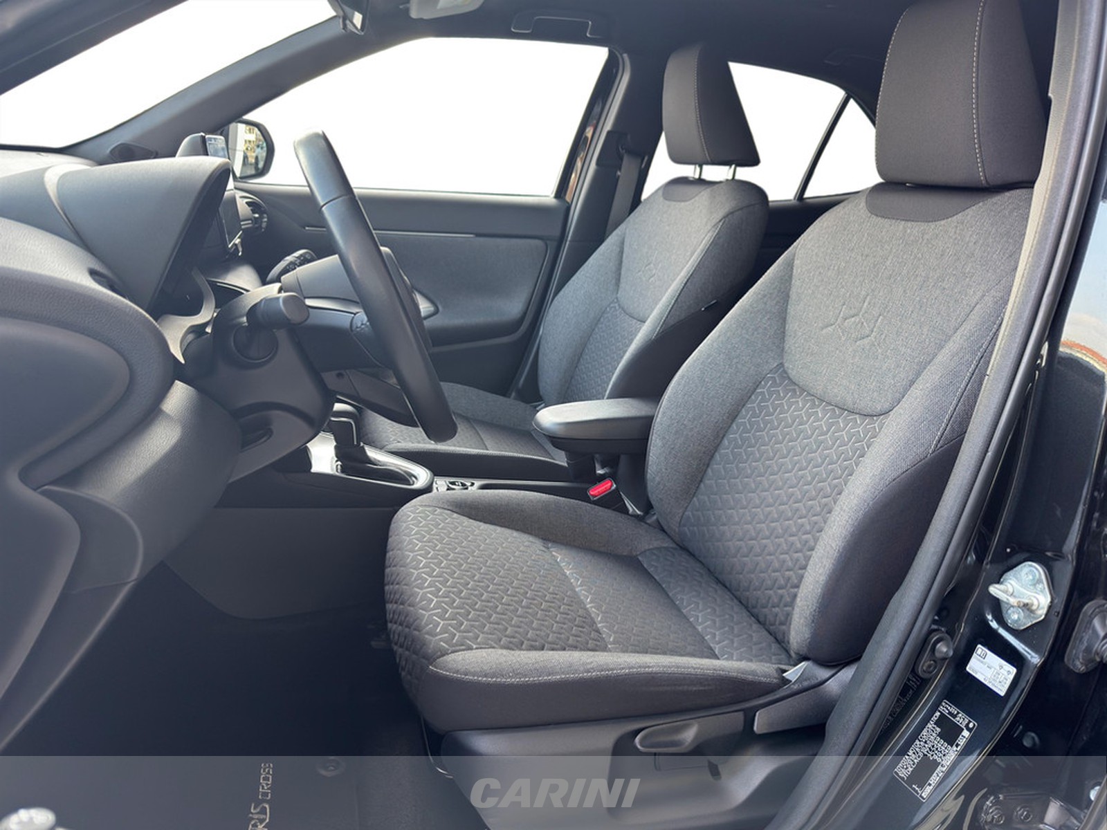 CARINI Toyota yaris cross