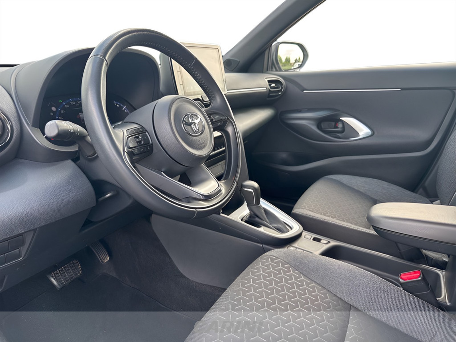 CARINI Toyota yaris cross