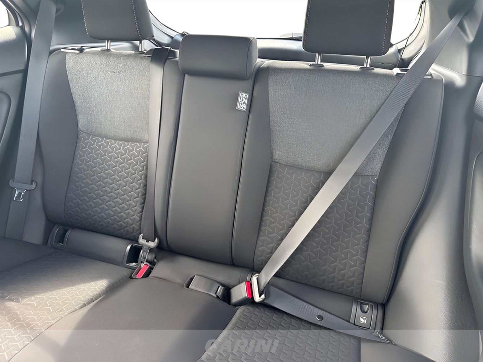 CARINI Toyota yaris cross