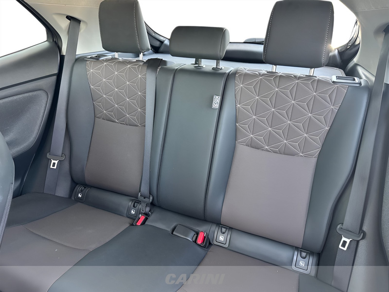 CARINI Toyota yaris cross