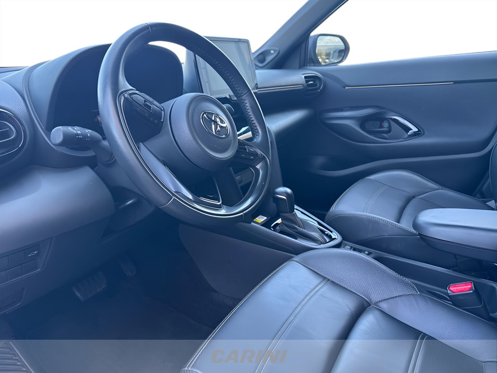CARINI Toyota yaris cross