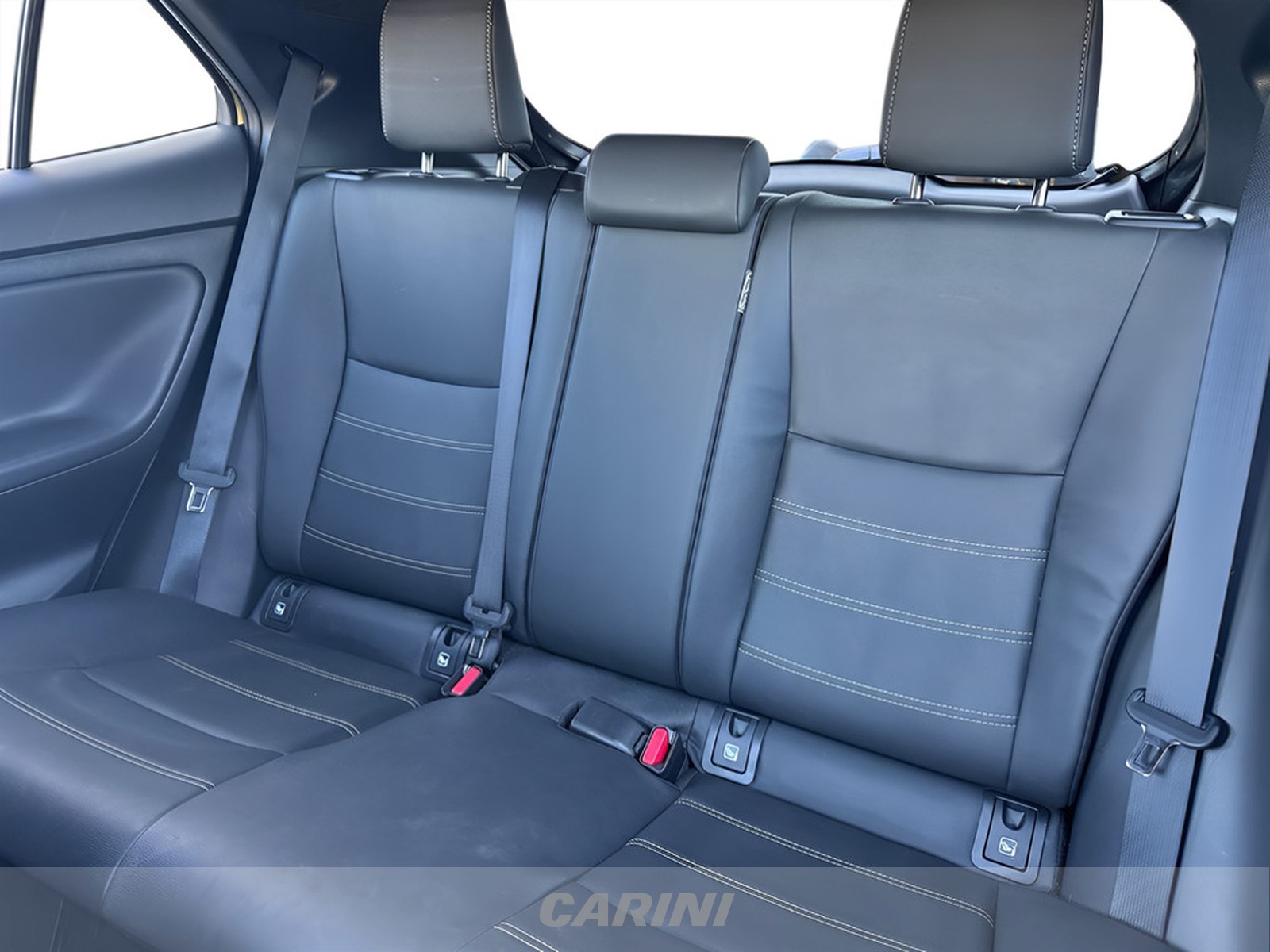CARINI Toyota yaris cross