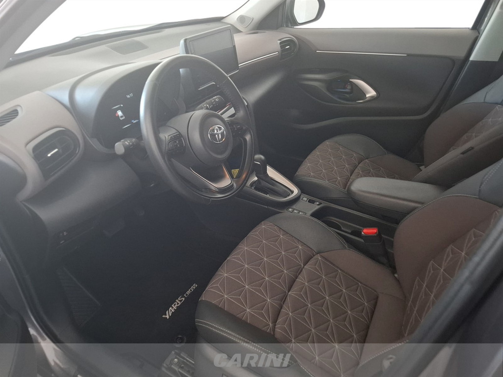 CARINI Toyota yaris cross