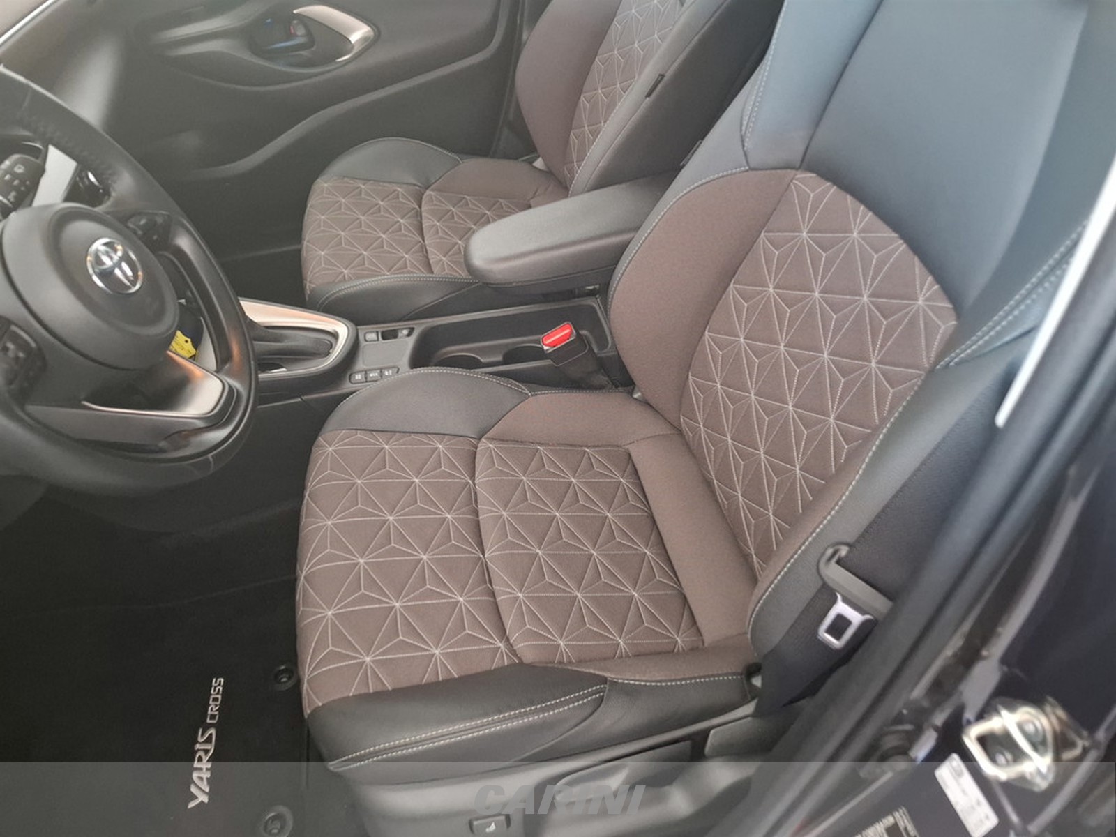 CARINI Toyota yaris cross
