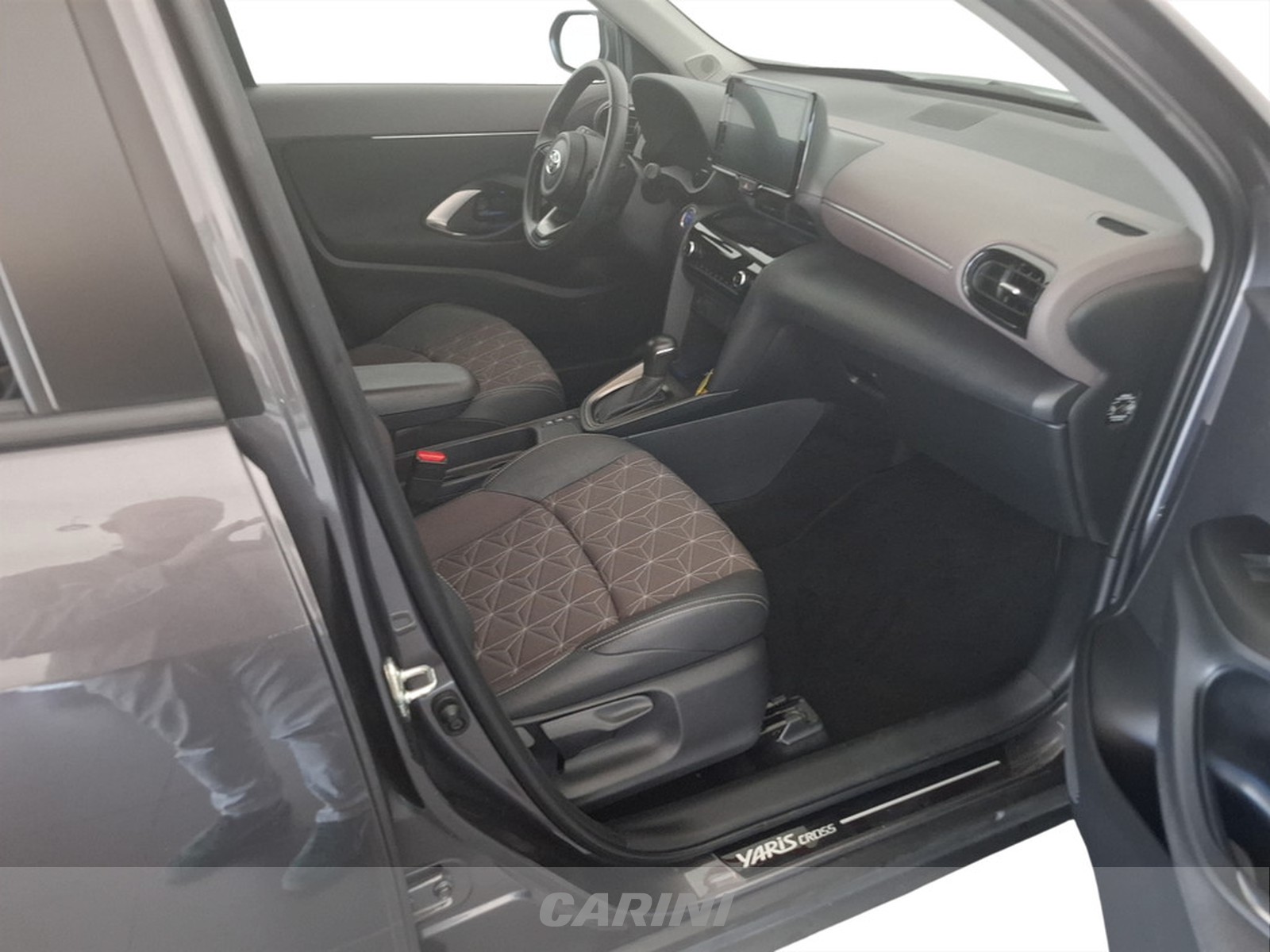 CARINI Toyota yaris cross
